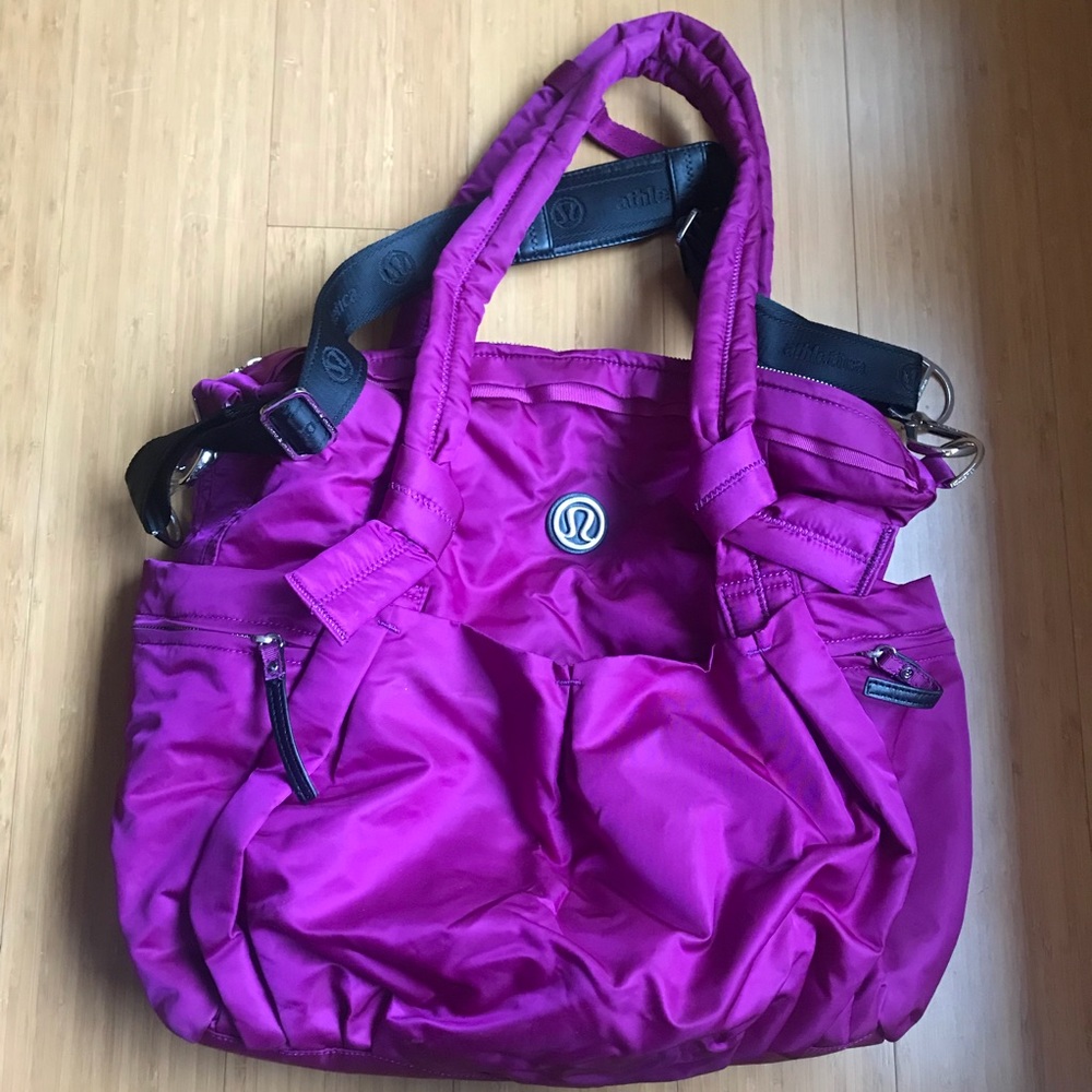 Lululemon gym, diaper, travel bag / tote!!! 💜